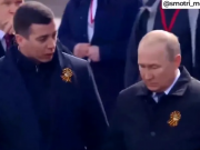 Budoucnost Ruska bude v jeho rukou! Kdo je tajemný mladík vedle Putina?