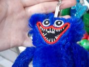 Nebezpečná hračka, varují školky. Co je Huggy Wuggy?