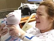 Sestra vložila novorozeně matce do ruky… Když uviděla ústa svého dítěte, vyděsila se