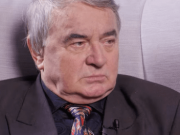VLASTIMIL HARAPES SE OBJEVIL NA VEŘEJNOSTI: PŘÁTELÉ MAJÍ O NĚJ STRACH, PRÝ HO TRÁPÍ ZDRAVÍ